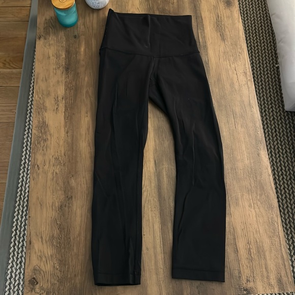 Black size 0 lululemon cropped leggings - Picture 1 of 2